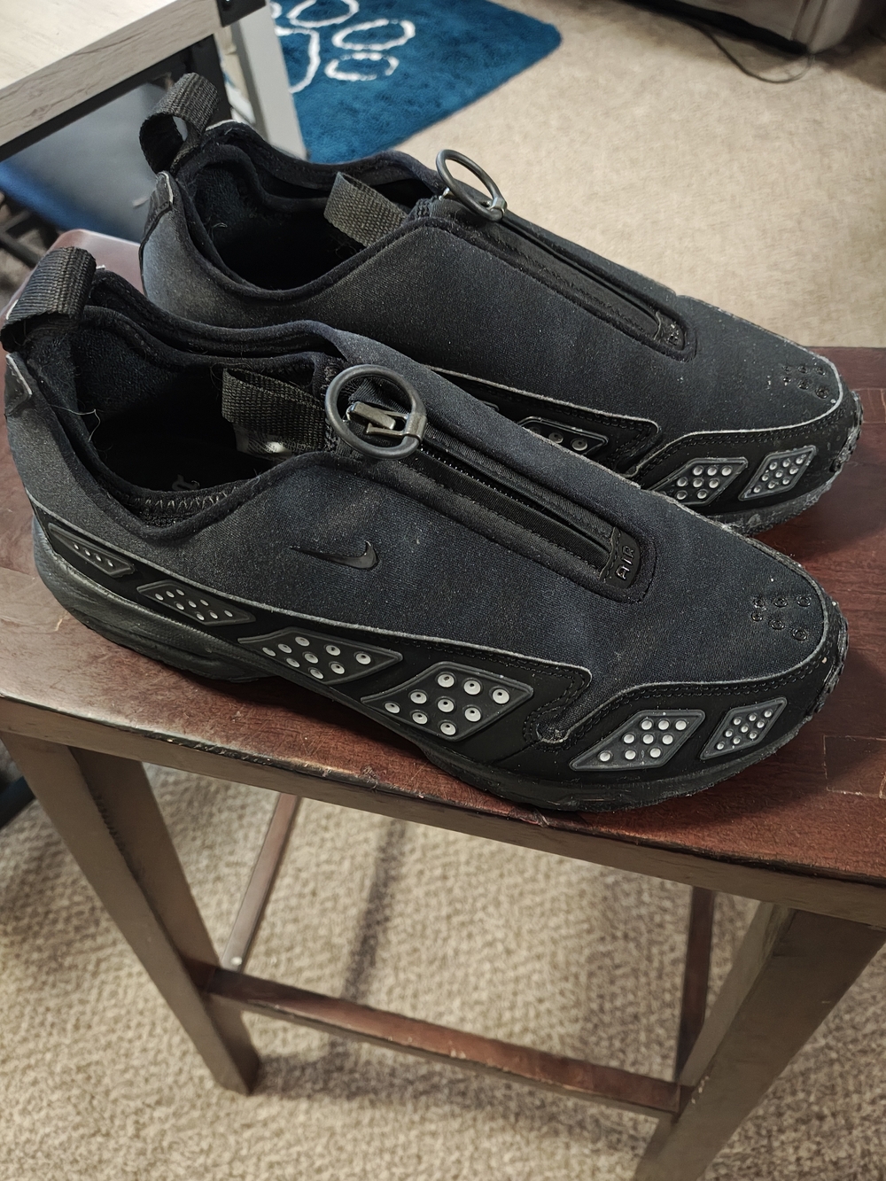 Nike Men’s Black Air Zippered Athletic Sneakers